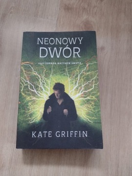 Neonowy dwór. Kate Griffin