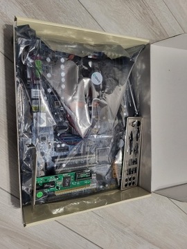 Gigabyte GA-m55plus-S3G + Athlon64 X2+4GB RAM DUAL