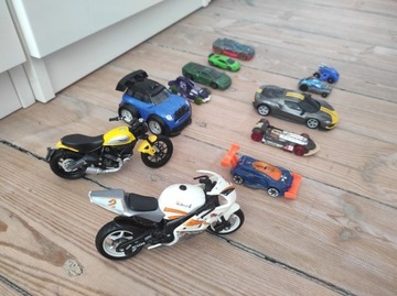 Zabawki samochodziki i motocykle