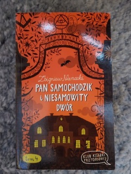 Pan Samochodzik i niesamowity dwór