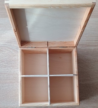 Pudełko drewniane z 4 przegródkami, decoupage