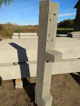 Stopa betonowa, fundament pod ambonę myśliwską.