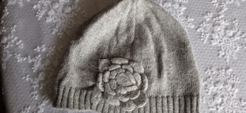 Szara czapka z kwiatkiem H&M 104/116