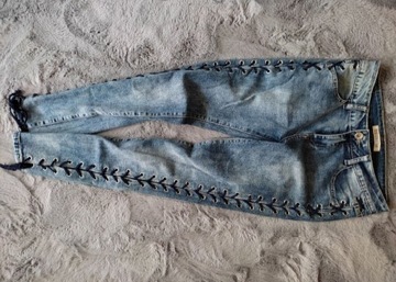 Elastyczne jeansy rurki wiązania rewelacyjne