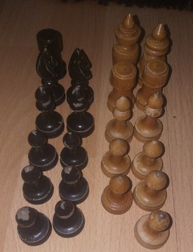 figury szachowe drewniane 
