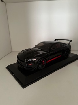 Ford Mustang Shelby 1:18 solido