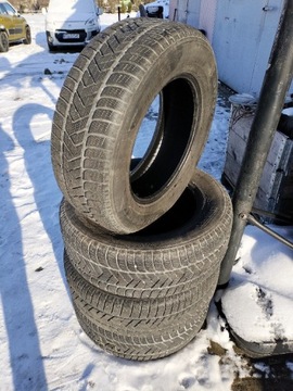 Opony zimowe Pirelli  235/65R17 komplet 4 szt