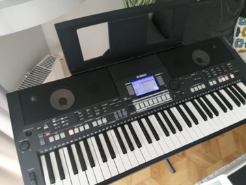 Yamaha psr s550 USB odtwarza pliki MIDI pendrive