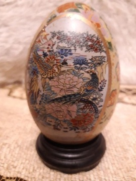 19a. Chinskie porcelanowe jajko a, la Faberge.  