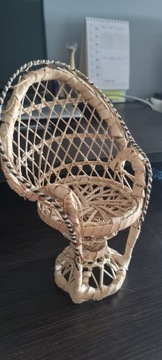 krzeselko wiklinowe dla lalki 21 cm