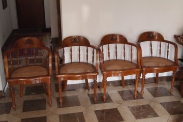 Krzesła w stylu kolonialnym