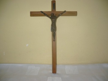 Pamiątki PRL-u krzyż drewno + mosiądz 33,7 cm