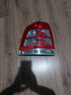 Tylna lewa lampa opel zafira 2008