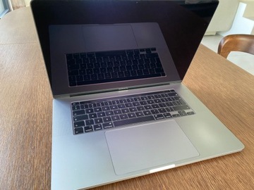 MacBook Pro 16 z 2020r. Intel Core i7 /16GB /512GB