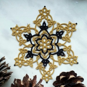 Dekor na choinkę śnieżynka frywolitki złoto-czarna