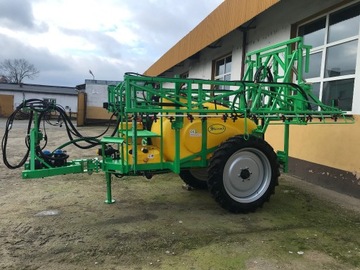 Opryskiwacz 2000l 21m SKOTAREK hydrauliczny 