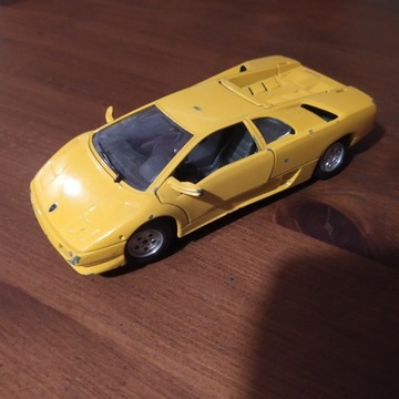 Lamborghini diablo 1/24 Bburago uszkodzony 