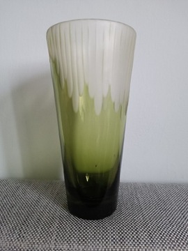 Piękny zielony wazon, masywny, ręczny szlif.25 cm.