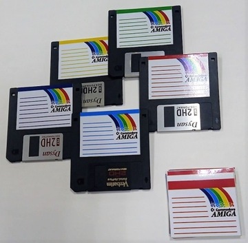 Naklejki na dyskietki Amiga-w kolorach tęczy Amigi