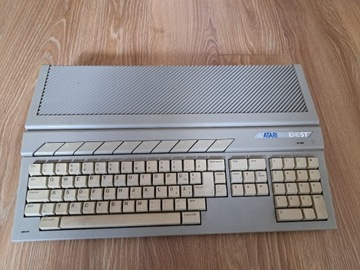Komputer Atari 1040 STFM