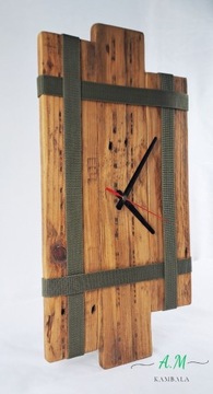 Zegar ze starych desek , w wojskowym stylu.