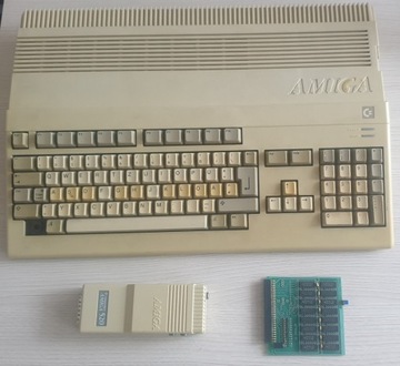 Amiga 500 sprawna płyta główna + dodatki