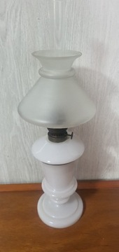 Stara lampa naftowa z  kloszem