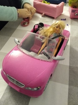 Barbie w samochodzie