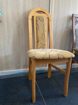 Krzesło Olcha z beżowym tapicerowaniem