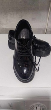 Półbuty lakierowane Sneakersy CROPP r 40/25,5-26cm