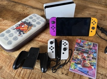 Nintendo Switch OLED + karta 256GB + Mariokart 8 + dodatkowe joycony