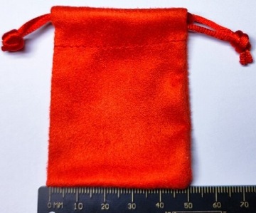 Sakiewka torebka aksamitna czerwona 5x7 cm