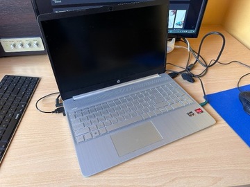 Laptop HP 15,6'  Ryzen i5 / 8 GB / 256 SSD - PERFEKCYJNY STAN