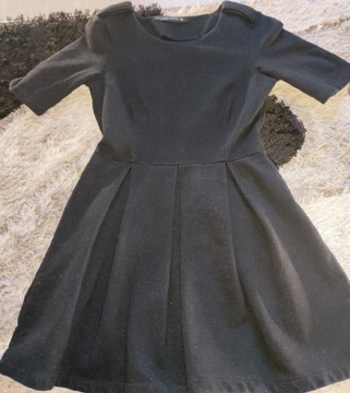 Sukienka rozkloszowana ZARA Woman czarna 