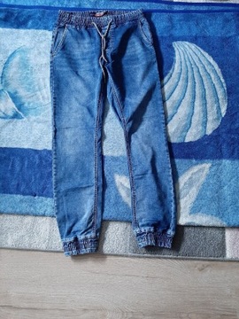 Spodnie jeansy joggery chłopięce