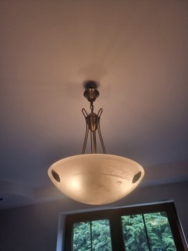 Wisząca lampa sufitowa.