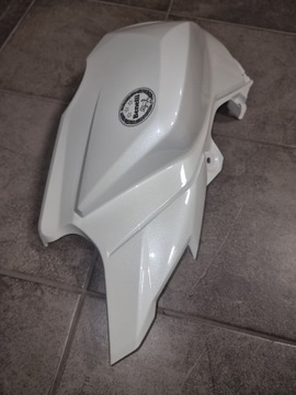 BENELLI BN125 osłona lewa plastik z naklejką