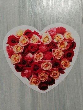 Naklejka elektrostatyczna róże w kształcie serca.