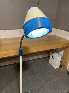 lampa medyczna stojąca