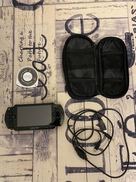 Konsola PSP1003 + Etui + Karta pamięci 1gb + Gra