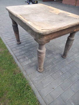 Stylowy stół do renowacji 