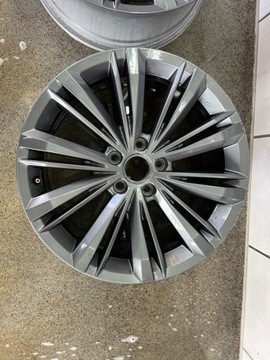 Passat b8 3G0601025BN 18x8 et44 r-line grafit