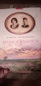 A. Grabowska, Stulecie Winnych, początek