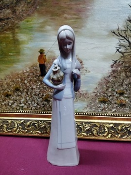 porcelanowa figurka kobieta 28cm