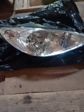 Lampa reflektor prawa peugeot 307 z halogenem Vale