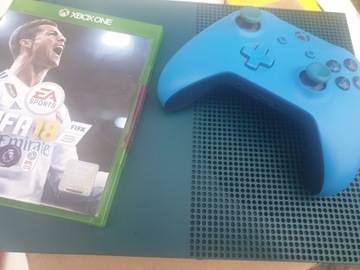 Xbox One S, 500 GB +  pad 