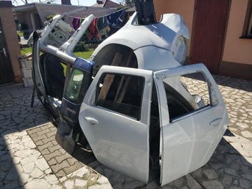 Dacia Duster karoseria drzwi progi słupek 