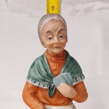 Porcelanowa figurka kobieta z kartami, wysoka.