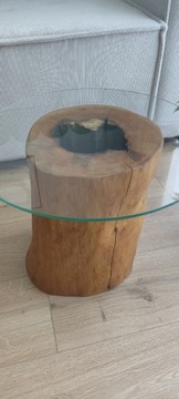 Stolik kawowy z pnia drewna. 