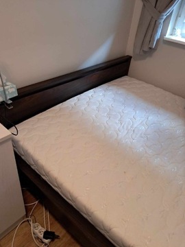 Łóżko 140x200 z materacem 